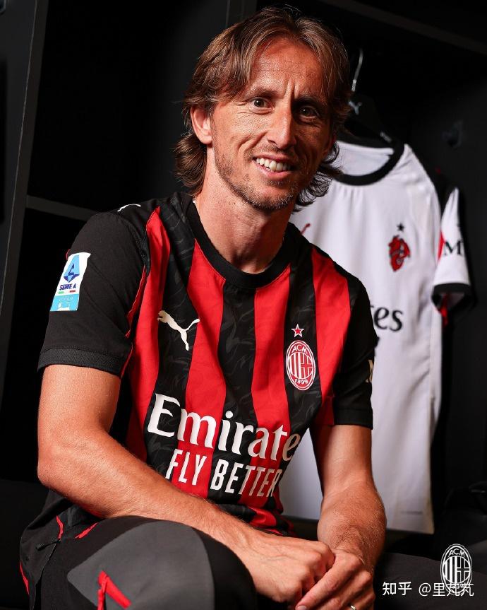 转会市场风云再起！萨拉赫或赴沙特联赛，拜仁豪门相中英格兰新星